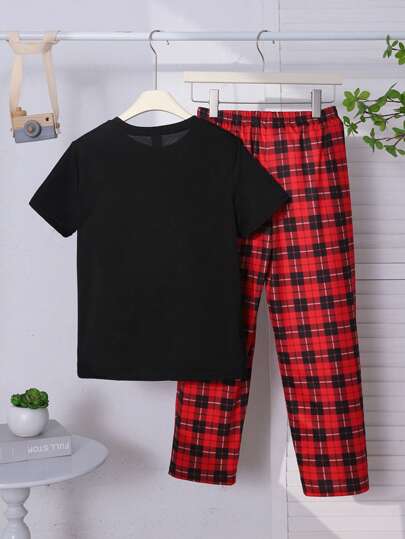 SHEIN بذلة نوم من تي شيرت برقبة دائرية بأكمام قصيرة كاجوال بسيطة + بنطلون بيجاما مربع فضفاض من 2 قطع للأولاد المراهقين