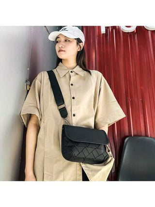 قطعة واحدة حقيبة رسول/ حقيبة الصدر للرجال، من نوع الإغلاق الجلدي باللون الأسود ذات نقش معيني، من خامة جلد مطفي، أحادي الجنس، مناسب لركوب الدراجات في الربيع للمراهقين والشباب