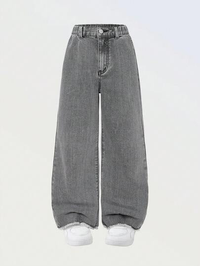 بنطلون جينز أبيض نقي ذو قصة فضفاضة وواسعة بأرجل، بتصميم كاجوال أساسي مريح وأنيق وطلعة تعليمية