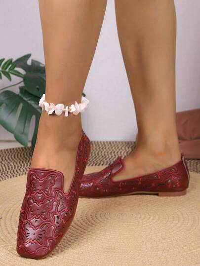 حذاء بدون كعب عصري من النوع البوهيمي المفرغ للنساء لعام 2025 ، أنيق بتصميم أصابع القدم مستديرة، سهل الارتداء للاستخدام اليومي في الخارج والسفر والعمل والمنزل