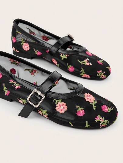 شبشب روماني مسطح منقوش بالتطريز على نسيج شبكي، أسود، تنفس، يرتدى بسهولة، مناسب للارتداء اليومي والعطلات والنزهات