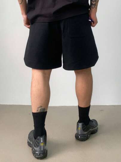 DAZY شورت رجالي أسود طباعة بخط أسلوب داكن للصيف