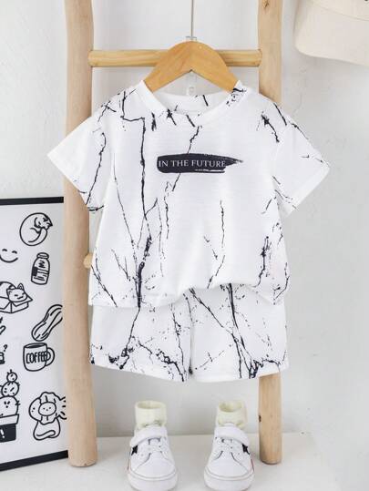 مجموعة ملابس علوية أكمام قصيرة وشورت لطفل صبي, نمط رخامي أبيض، ملائم للرياضة واليومي والحفلات والتصوير الفوتوغرافي والعطلات والمناسبات في فصلي الربيع والصيف