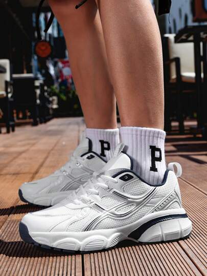 زوج من الحذية الرياضية بتصميم شبكي ملائم للجنسين مع وصلات، أحذية رياضية للياقة البدنية وصالة الألعاب الرياضية ذات وحدة سميكة متناسقة، تصميم خفيف وقابل للتنفس، أحذية عادية مناسبة للرجال والنساء