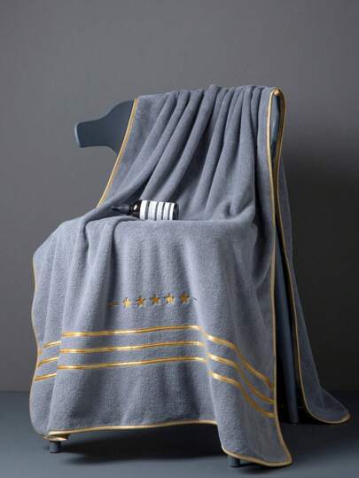 1 منشفة حمام كبيرة الحجم، 86*170سم ، من ألياف البوليستر ، باللون الرمادي الفاتح البسيط مع نمط نجوم مطرز ؛ أو منشفة يد صغيرة 34*75سم ، سريعة الجفاف ناعمة ، مناسبة للحمام والفندق والحفلات والشاطئ والسفر والرياضة والهدايا والحمام السباحة وصالون التجميل...