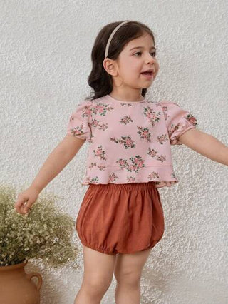 Blossori طقم فتاة رضيع من قطعتين: ملابس علوية مزخرفة بالأزهار وبنطلون قصير