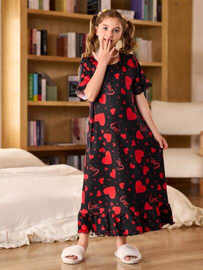 بيجاما فستان نوم للفتيات الكبيرات ناعم ورقيق مع طبعة قلب أحمر وتريم أربطة، طراز متقلب وذوق عذب