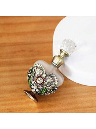 1 قطعة زجاجة عطر شكل قلب مرصعة بالراين ستون مزخرفة بنقوش زهرية كلاسيكية، سعة 4 مل، متنقلة وقابلة لإعادة التعبئة، وعاء مستحضرات التجميل، زجاجة عطرية زخرفية، إكسسوار طاولة التزيين، هدية عيد عالية الجودة، إكسسوار قابل لإعادة التعبئة وآمن للسفر (العطر...