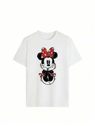 Disney قبعة كاوبوي المكوكة للنساء طراز ديزني، منقوشة بنمط كرتوني، ملابس علوية بأكمام قصيرة ذو ياقة دائرية، قطعة علوية سبور بفضفاضة، قطعة صيفية بيضاء بطباعة جميلة