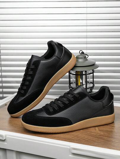 (الحجم يُشغل مساحة صغيرة) أحذية رياضية كاجوال للرجال، ذات تصميم مجزأ باللون الأسود مع أربطة أمامية مريحة ومنفردة، بنعل مطاطي للاستخدام اليومي والرياضي المميز