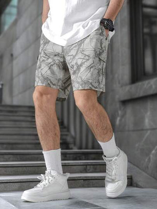Manfinity EMRG شورت رجالي واسع كاجوال مطبوع عليه أفرع ، بجيوب كارجو