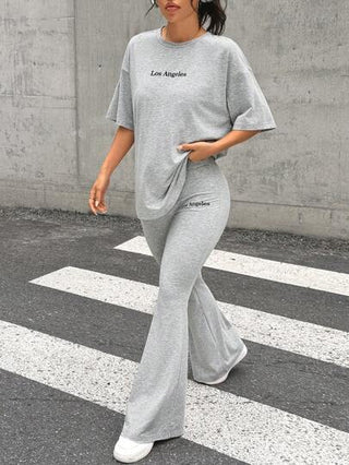 طقم حريمي قطعتين EZwear مجموعة تي شيرت بطبعة حرفية و بنطلون واسع بنصل الكتف للنساء