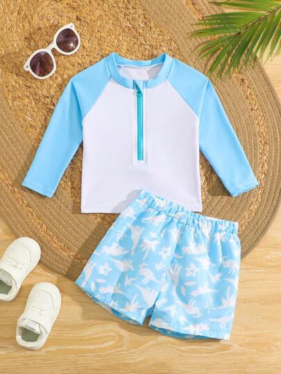 مايوه أولادي طقم قصير وبلوزة مطبوع عشوائية بأكمام رجلان وشورت مطبوع بأشجار النخيل 2 قطع لملابس السباحة للاطفال الولادنيون