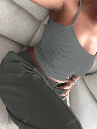 مجموعة بلوزة رياضية وبنطال رياضي لون أحادي ذو طابع كاجوال