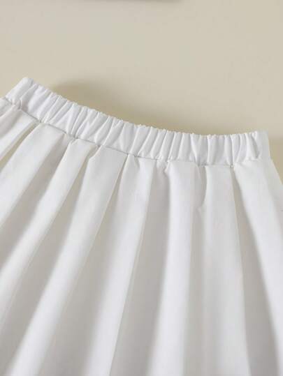 طقم ملابس علوية كامسول مخطط محبوك وتنورة بيضاء منسدلة مزينة للبنات الصغيرات في إجازة الصيف