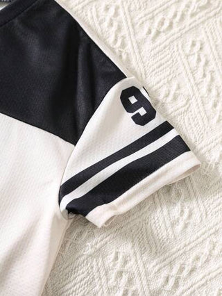 تي شيرت قصير الأكمام بياقة على شكل حرف V مزين برسوم أرقام للأولاد الصغار، كاجوال ناعم متعدد الاستخدامات، مناسب للارتداء الخارجي في الربيع والصيف