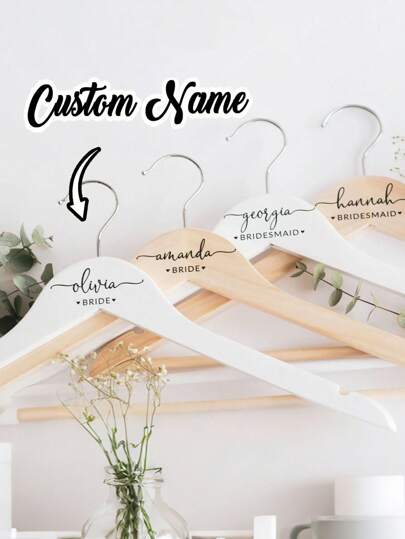 شماعة حفل الزفاف المخصصة والمكتوب عليها باسم العروسين - شماعة الزفاف المخصصة باسم العروس - شماعة الزفاف - شماعة محفورة - شماعة لفستان الزفاف - شماعة مطبوعة بأزهار مخصصة