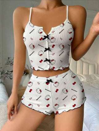 Sanrio مجموعتان من بيجامات هلو كيتي المطبوعة لصيف النساء، مكونة من شورت وأعلى، وملابس استرخاء لصيف النساء، والملابس الصيفية وملابس التخييم بالشكل المطبوع بهلو كيتي وتشمل البنطلون والأعلى في مجموعتين