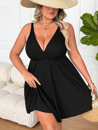 SHEIN CURVE+ بدلة سباحة بمجموعة من الفتحة على شكل حرف V والقميص المخطط العريض وتنورة طويلة فضفاضة، مقاس كبير، للاستخدام اليومي والعطلات على الشاطئ