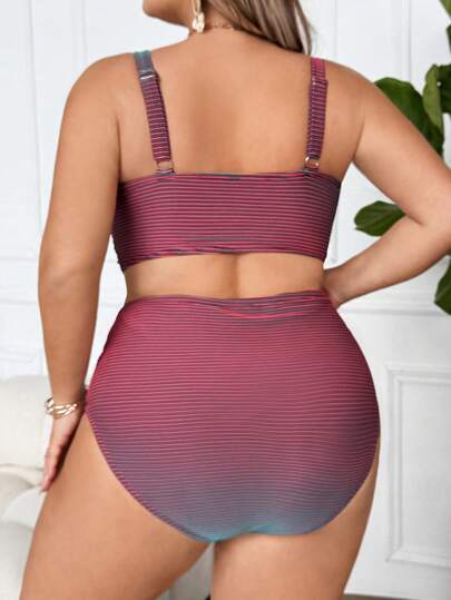 SHEIN CURVE+ بدلة سباحة من قطعتين، بتصميم شريطي مموه مناسبة لأحجام كبيرة، ملابس سباحة بواسطة موسمية منتجع