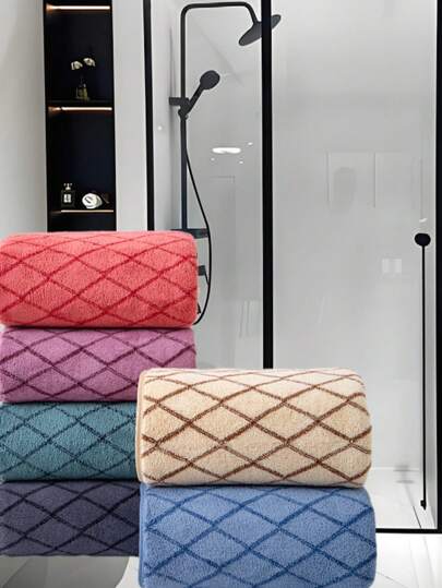 فوطة حمام مستطيلة قياس 70*140سم من ألياف البوليستر، أو قياس 34*75سم للفوطة اليدوية متعددة الألوان، بتصميمات بسيطة من الخطوط والمربعات، مناسبة للاستخدام الجنسين، ماصة وسريعة الجفاف وناعمة، مناسبة للاستخدام في الحمام والفندق والنادي الرياضي والسفر...