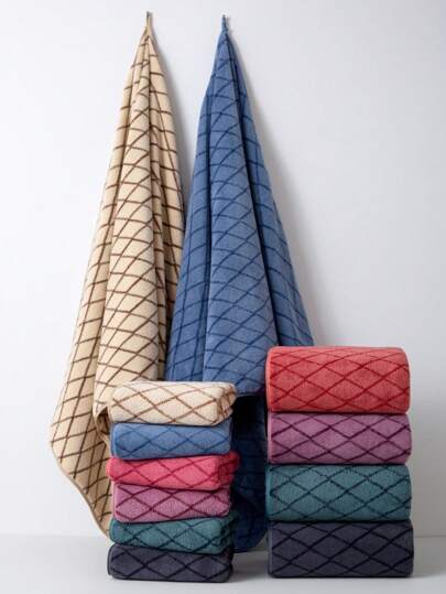 فوطة حمام مستطيلة قياس 70*140سم من ألياف البوليستر، أو قياس 34*75سم للفوطة اليدوية متعددة الألوان، بتصميمات بسيطة من الخطوط والمربعات، مناسبة للاستخدام الجنسين، ماصة وسريعة الجفاف وناعمة، مناسبة للاستخدام في الحمام والفندق والنادي الرياضي والسفر...