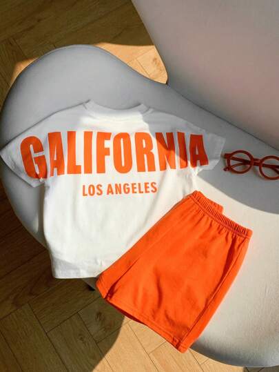 SHEIN مجموعتان من ملابس الأطفال الرضع الجنسين ( ولد/بنت) ملابس رياضية كاجوال بطابع الشارع، طقم تي شيرت بياقة دائرية محبوك فضفاض وشورت خصر مرن، مناسب للبس المنزلي والخارجي في فصل الربيع والصيف