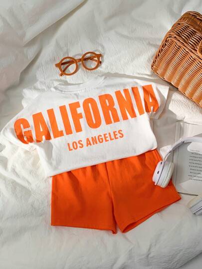 SHEIN مجموعتان من ملابس الأطفال الرضع الجنسين ( ولد/بنت) ملابس رياضية كاجوال بطابع الشارع، طقم تي شيرت بياقة دائرية محبوك فضفاض وشورت خصر مرن، مناسب للبس المنزلي والخارجي في فصل الربيع والصيف