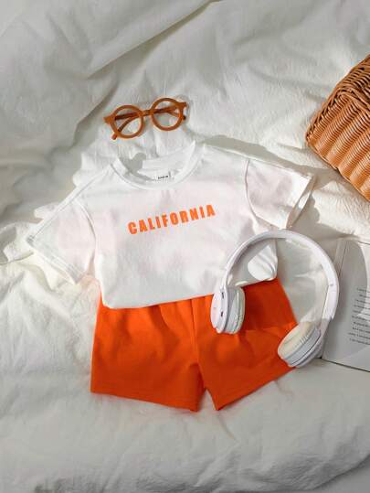 SHEIN مجموعتان من ملابس الأطفال الرضع الجنسين ( ولد/بنت) ملابس رياضية كاجوال بطابع الشارع، طقم تي شيرت بياقة دائرية محبوك فضفاض وشورت خصر مرن، مناسب للبس المنزلي والخارجي في فصل الربيع والصيف