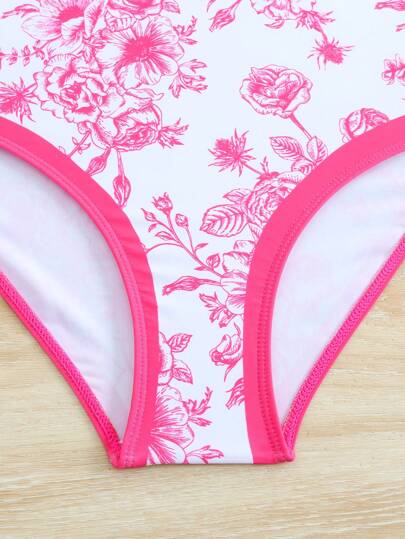 مجموعة بقطعتين ملابس سباحة للبنات بطبعة خزفية جميلة، قطعة سباحة واحدة القطعة وتنورة سباحة طويلة من الشيفون