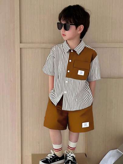 SHEIN صندوق للرضع ذو أكمام قصيرة بخطوط مُلوّنة بنمط كوري جميل وشورت بخصر مطّاطي 2 قطعة، مناسب للصيف