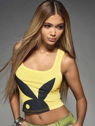 Missguided x Playboy MISSGUIDED بلايز فوقي أرياضي بطبعة شعار الأرنب المرح، بظهر سباق، للتدريب الرياضي، صيفي بلا أكمام، مقصر، عصري، للمهرجانات، لملابس الشارع