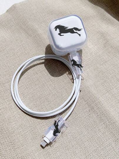 غطاء واقي بتصميم حصان جميل للكبلات، مناسب لشاحن سريع بقابس بريطاني 20 واط، متوافق مع شواحن آيفون 15 و16 برو ماكس