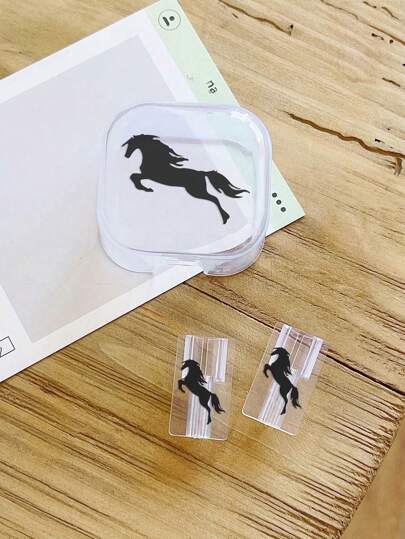 غطاء واقي بتصميم حصان جميل للكبلات، مناسب لشاحن سريع بقابس بريطاني 20 واط، متوافق مع شواحن آيفون 15 و16 برو ماكس