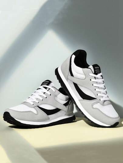 أحذية رجالية برقبة مسطحة دائرية بأربطة، بأبجديات، أحذية زوجية كبيرة الحجم ذات مقاسات كبيرة مريحة وقابلة للاستخدام على مدار السنة، مزودة بنعل مطاطي مضاد للانزلاق, متين ومصنوع من شبكة تنفس وجلد الغزال