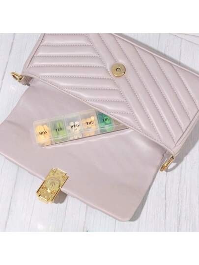 قطعة واحدة جديدة من حافظة أدوية محمولة أسبوعية، صندوق منظم 7 أيام 7 مربعات لتخزين الأقراص والفيتامينات والأدوية وزيت السمك والمكملات الغذائية، سهل التنظيف والفتح