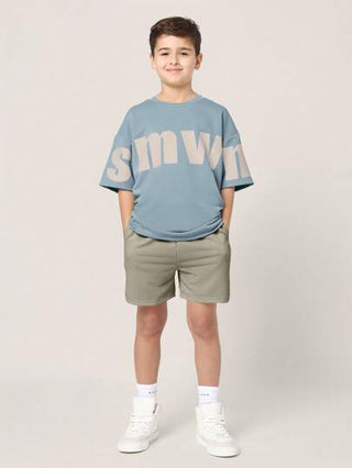 SUMWON طقم شبابي واسع للبنين مع طبعة شعار الصيف ، قطعتين متناسقة للراحة والرياضة، بتيشرت كم قصير ورياضي قصير ، ملابس شارع عصرية لاستخدام يومي مريح