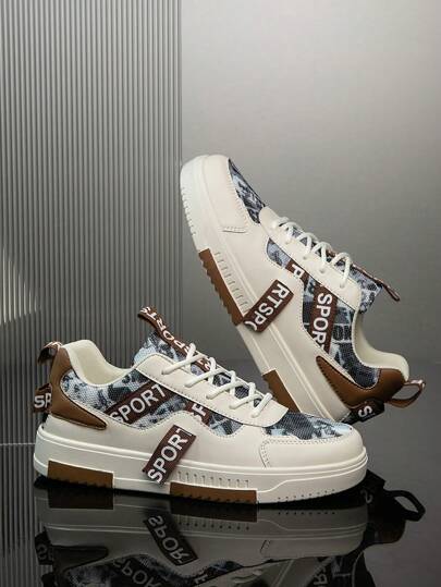 أحذية رياضية كاجول باللون الأبيض بنقشات خطوط وحروف عشوائية، أسلوب الشارع والجامعة لليومي، بنمط سهل الارتداء ذات رباط وأصبع دائري، أحذية للتزلج