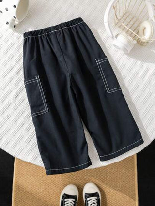 SHEIN بناطيل حمولة غير رسمية فضفاضة باللون الأسود مريحة وعصرية مناسبة للأطفال الذكور والإناث، مزودة بجيوب كبيرة، مناسبة للاستخدام داخل المنزل وخارجه، والارتداء اليومي، والرياضة، واللعب، والحفلات، والتصوير، والإجازات، في فصلي الربيع والصيف