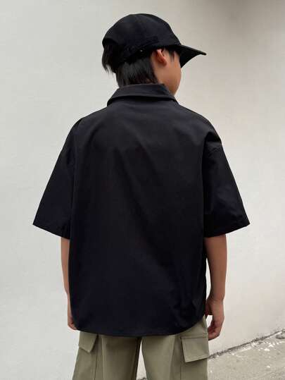 SHEIN قمصان كاجوال بأكمام قصيرة من قماش مريح وفضفاض باللون الأحادي، مناسبة للأولاد في سن المراهقة خلال الربيع والصيف