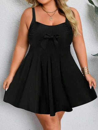 SHEIN CURVE+ مجموعة بيكيني تانكيني للسيدات زائدات الحجم بنقاط بيضاء وسوداء مع تنورة، غطاء حافظ محتشم للشاطئ