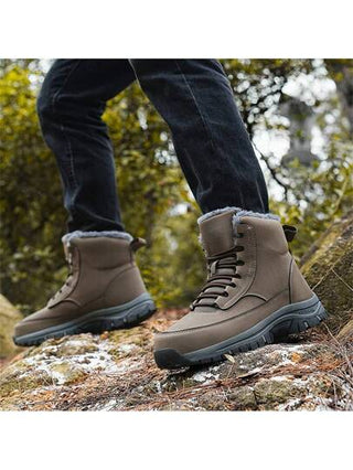 بوت الثلج الرجالية للخارج ذات الجزء العلوي المرتفع والوسطية السميكة فائقة الخفة والدافئة. من البولي يوريثان بمقاسات كبيرة، بوت المشي في الهواء الطلق مريحة وعصرية، مقاومة للاشتراك، متوفرة باللونين الأسود والخاكي