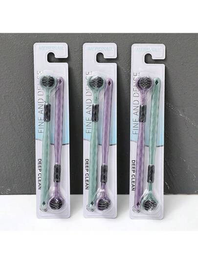 2 فرشاة أسنان يدوية مثلثة الشكل بشعيرات لينة من البولي بروبلين لتنظيف اللسان والأسنان الخلفية ، تصميم مقبض متعدد الألوان، مناسبة للعائلة والأزواج