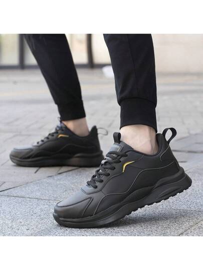 أحذية رياضية للرجال خفيفة الوزن مقاومة للماء وزلة للسفر، ذات شريط أربطة موضة وأناقة، من الجلد الأسود بقاع ناعم مناسبة لجميع الفصول