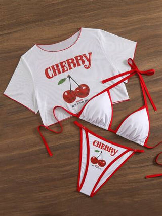 Swim Mod 3 قطع / مجموعة ملابس لشاطئ للسيدات ذوات الأحجام الكبيرة، بيكيني بحزام رفيع مع طباعة حرف كرز، وغطاء قصير الأكمام من التل