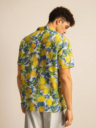 SWAVVY قميص رجالي مطبوع رقمي، ياقة منخفضة، أكمام قصيرة، أزرار لأسفل، طراز العطلة