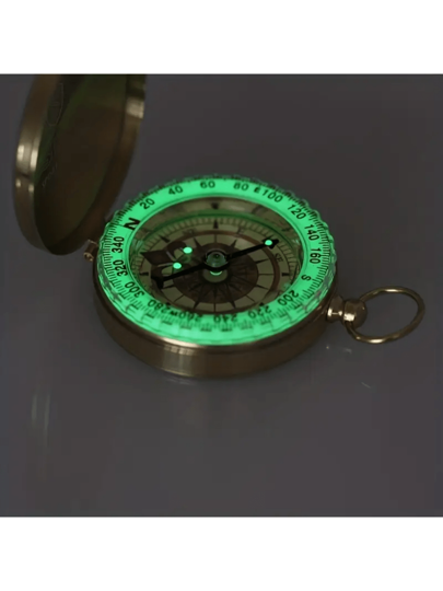 قطعة واحدة بوصلة النجاة النحاسية مع ميزات تضيء في الظلام - مقاومة للماء ، إضاءة محسنة للتخييم والرحلات - أداة مغامرة ليلية أساسية