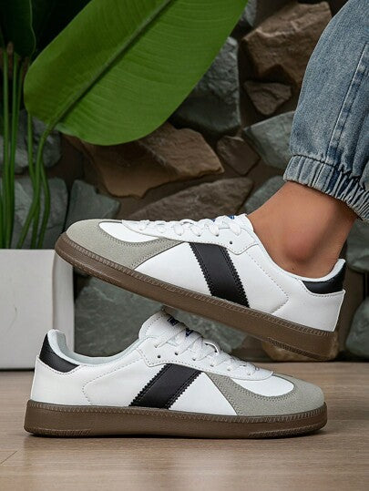 أحذية رياضية كاجوال بملمس ناعم وسهلة الإغلاق من خلال الرباط وذات أصابع مستديرة للرجال بطراز عتيق