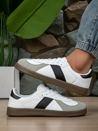 أحذية رياضية كاجوال بملمس ناعم وسهلة الإغلاق من خلال الرباط وذات أصابع مستديرة للرجال بطراز عتيق