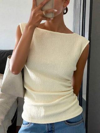 توب/سامبل نسائي بأكمام منفوخة وياقة منحرفة الكتف بقماش مزخرف